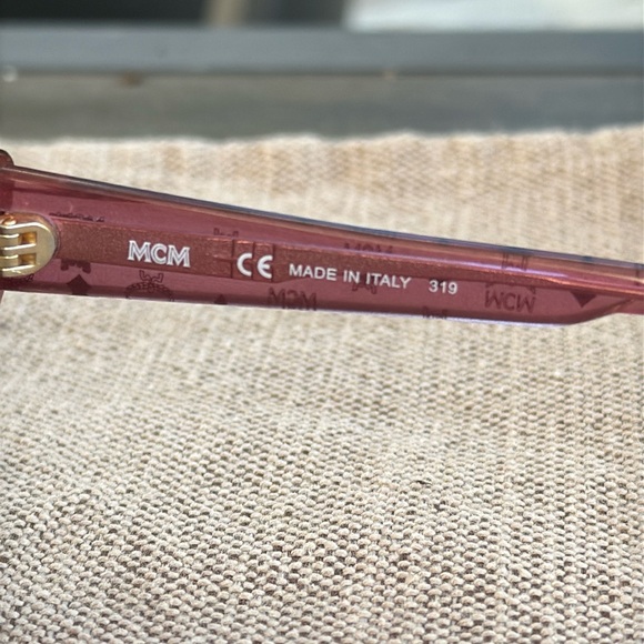 MCM 682S Cat Eye Sunglasses – Rose/Honey Pink – Designer Luxury Eyewear - Picture 6 of 15